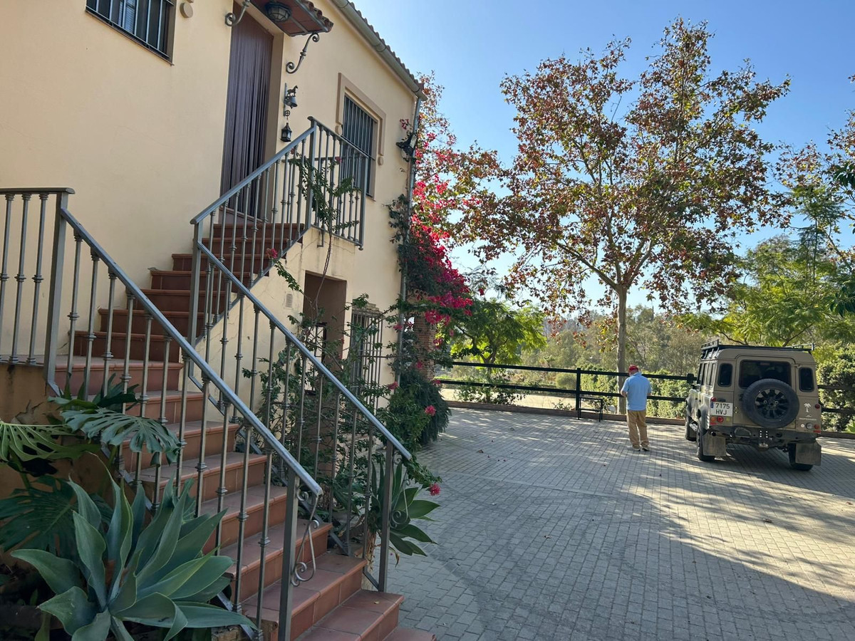 3805a3daffe76765d8c9f8d63acdcad6 - 12