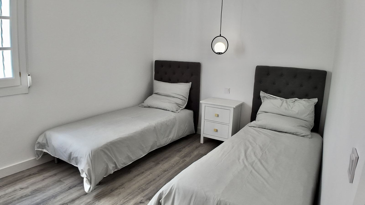 39f9328f5068856148c6300b8577b9cf - 15