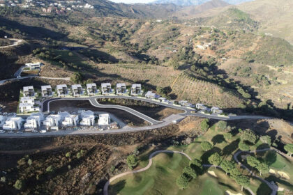 3f41f290c0ea7b516614bb76d951ade4 - 17