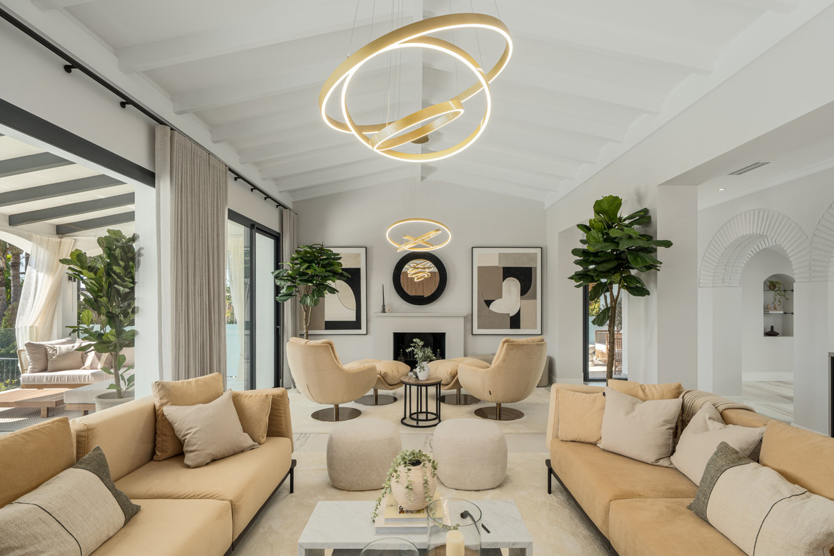 428030f35b7c554e8fdb841a6988fa17 - 11