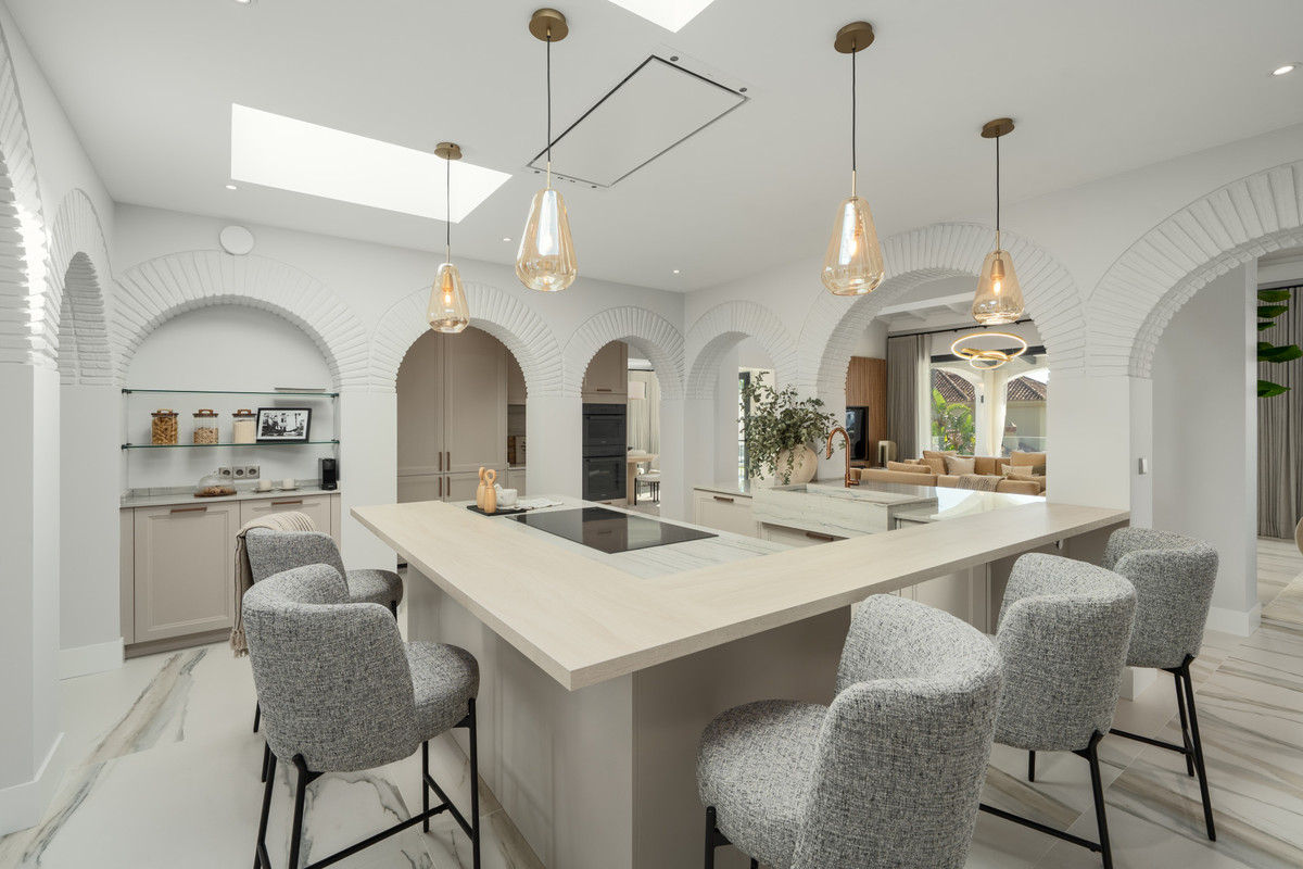 428030f35b7c554e8fdb841a6988fa17 - 12