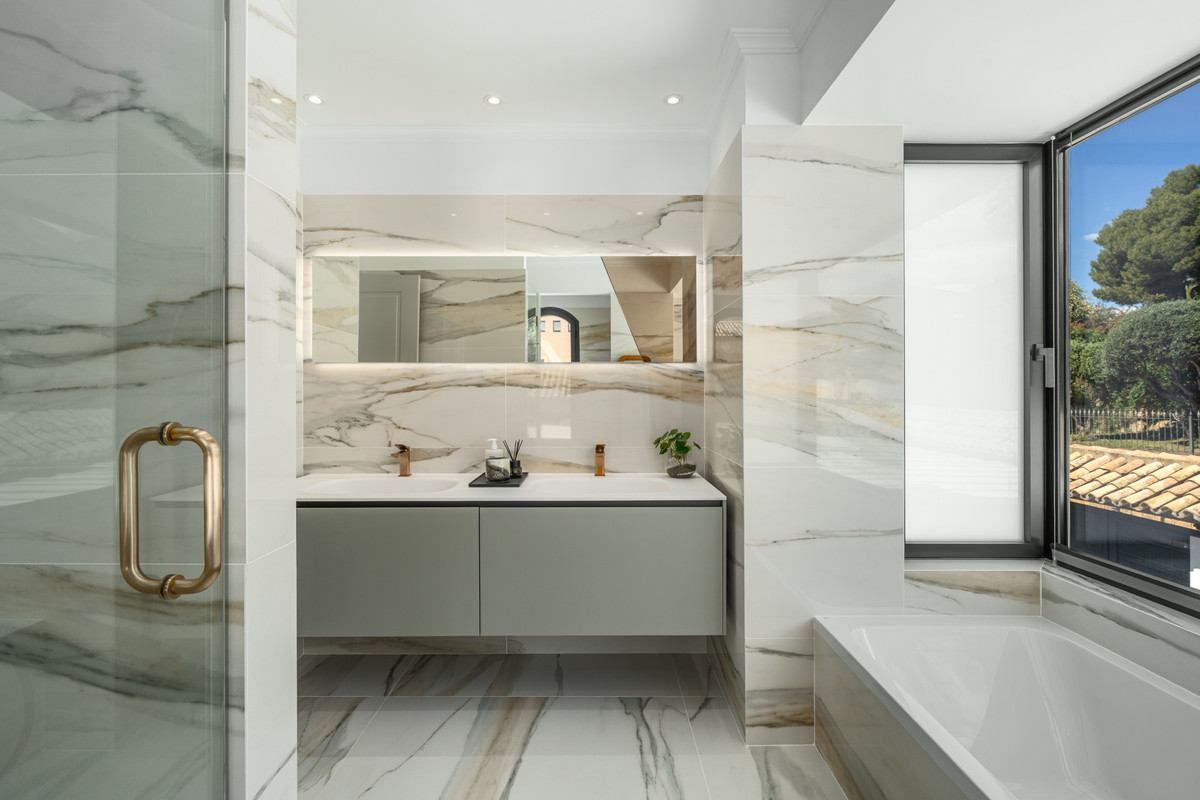 428030f35b7c554e8fdb841a6988fa17 - 13