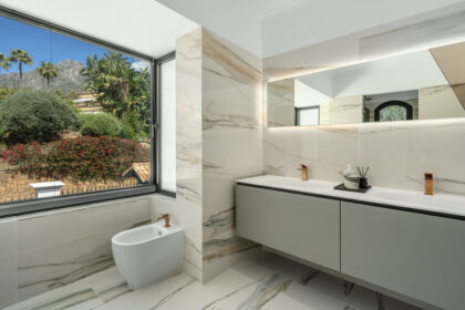 428030f35b7c554e8fdb841a6988fa17 - 17