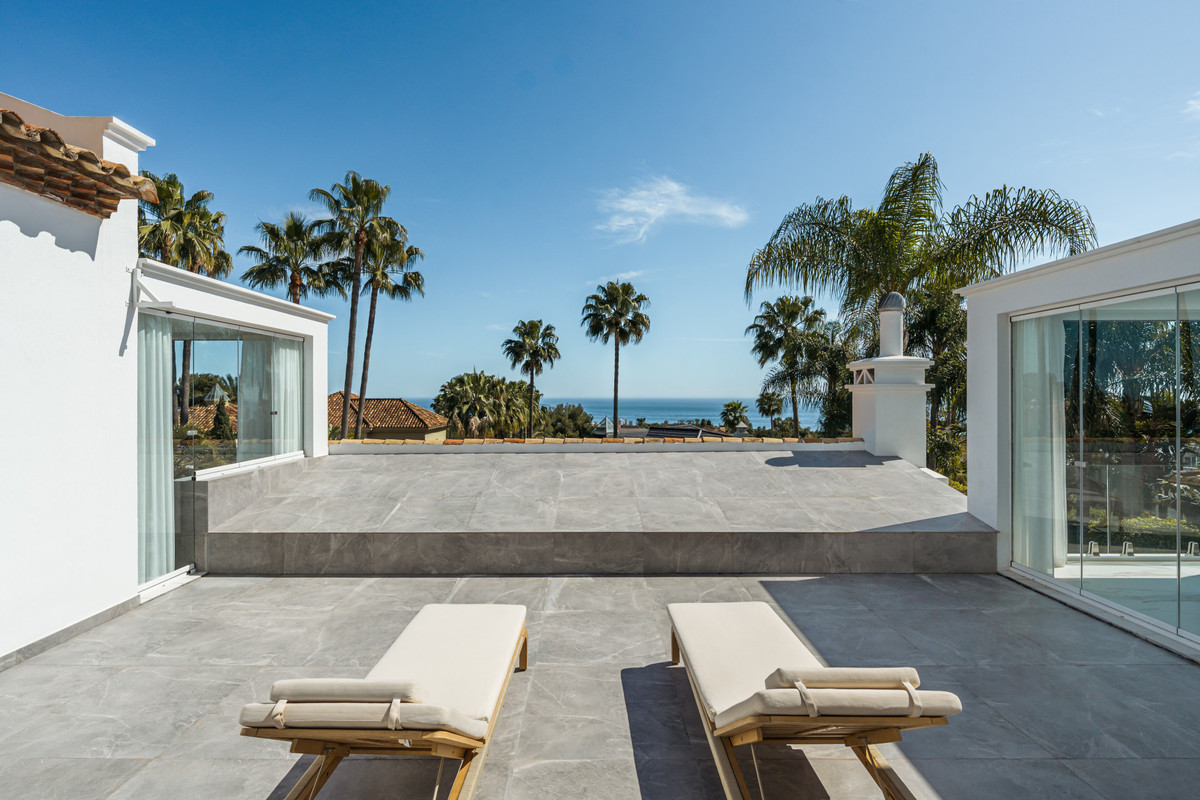 428030f35b7c554e8fdb841a6988fa17 - 18