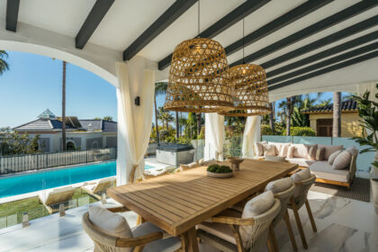 428030f35b7c554e8fdb841a6988fa17 - 2