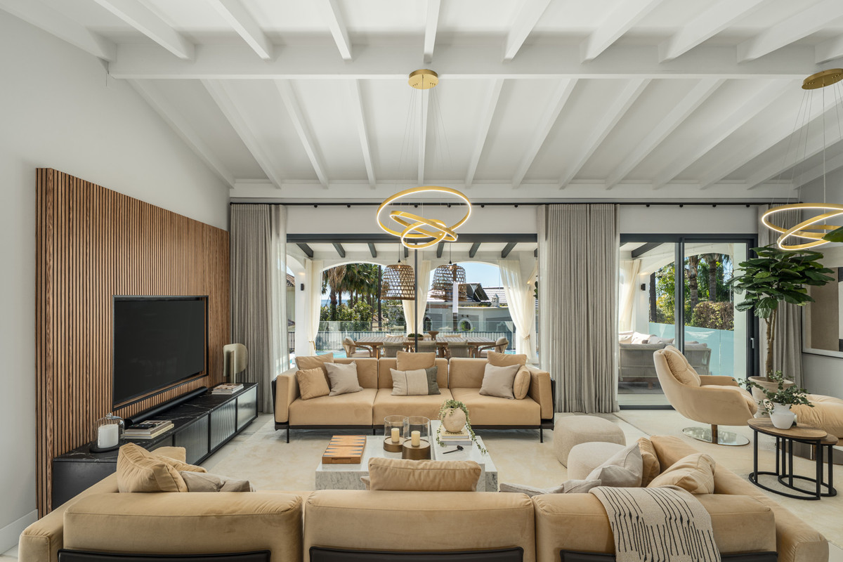 428030f35b7c554e8fdb841a6988fa17 - 3