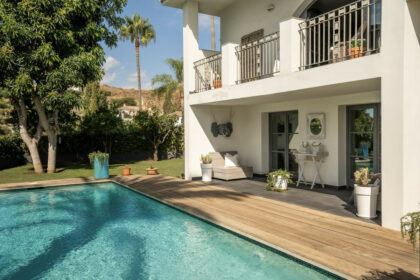 42a08ed41f15b74154b1a0dc2fd1694b - 23