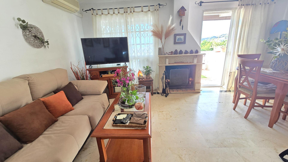 43fbe159b560e64759b93f3824f52b9c - 17