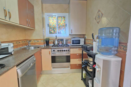 43fbe159b560e64759b93f3824f52b9c - 18