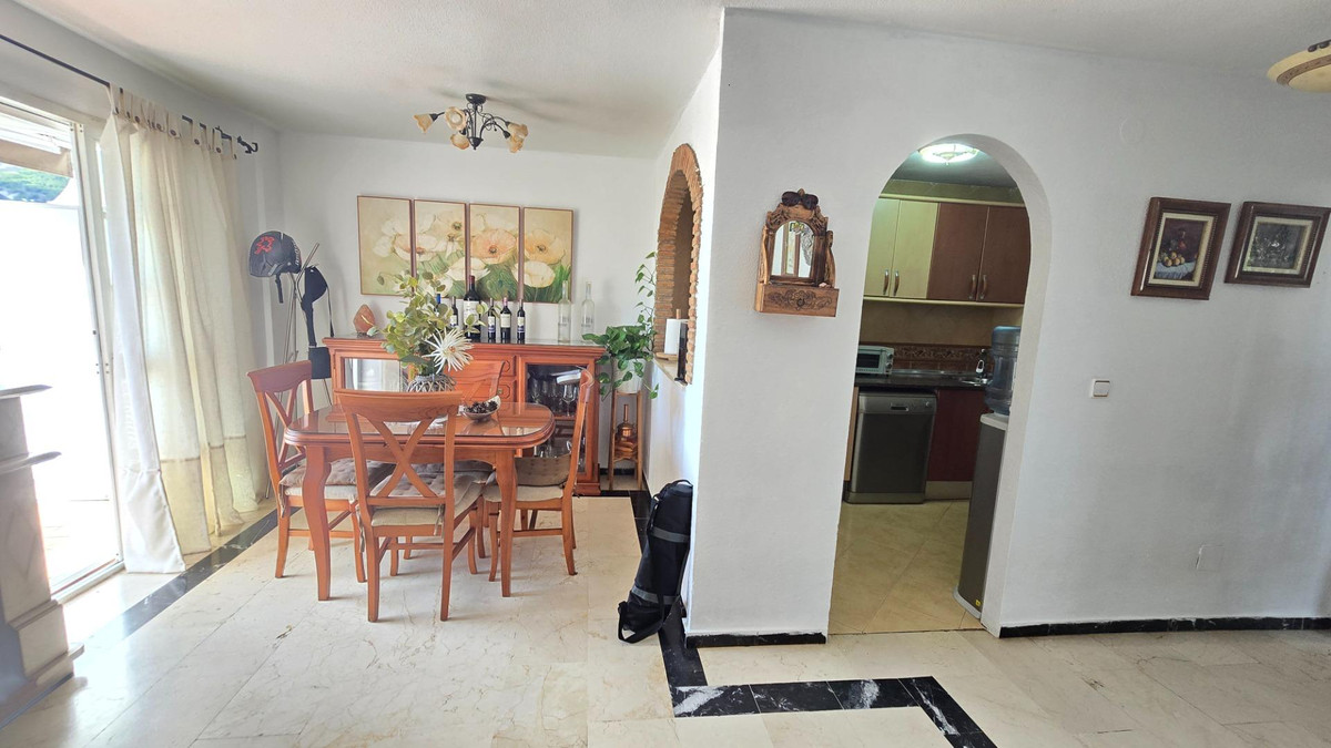 43fbe159b560e64759b93f3824f52b9c - 22