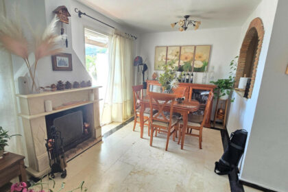 43fbe159b560e64759b93f3824f52b9c - 23