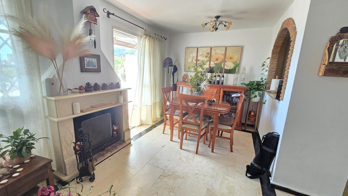 43fbe159b560e64759b93f3824f52b9c - 23