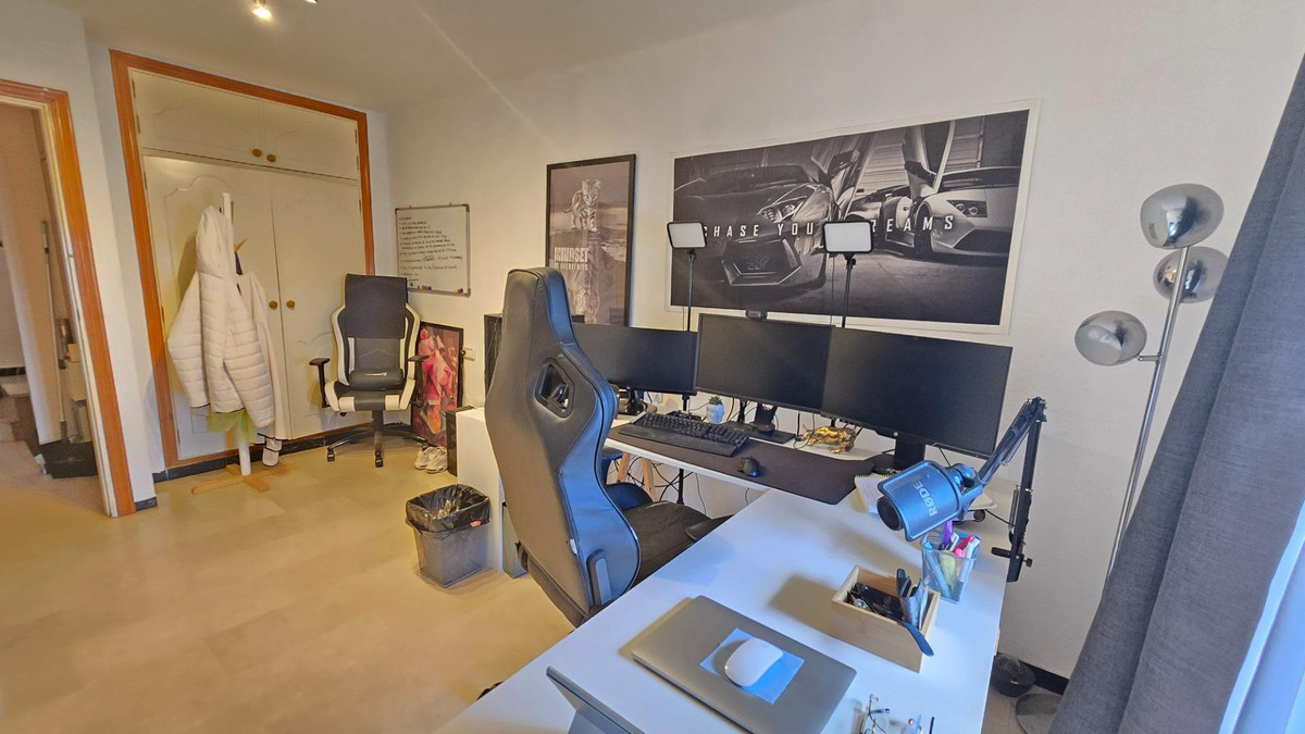 43fbe159b560e64759b93f3824f52b9c - 30