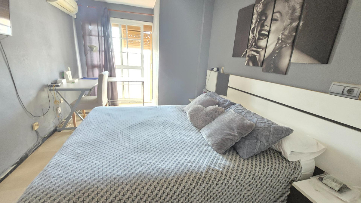 43fbe159b560e64759b93f3824f52b9c - 32