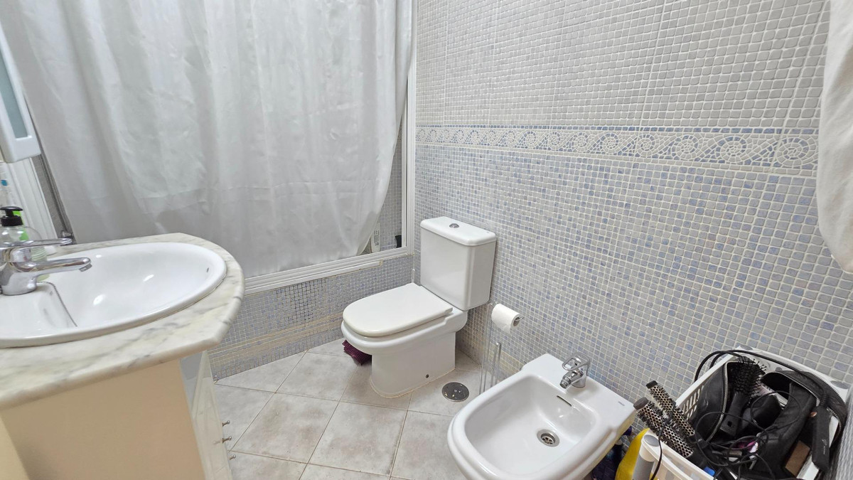 43fbe159b560e64759b93f3824f52b9c - 33