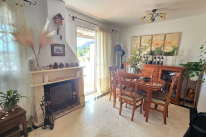 43fbe159b560e64759b93f3824f52b9c - 4