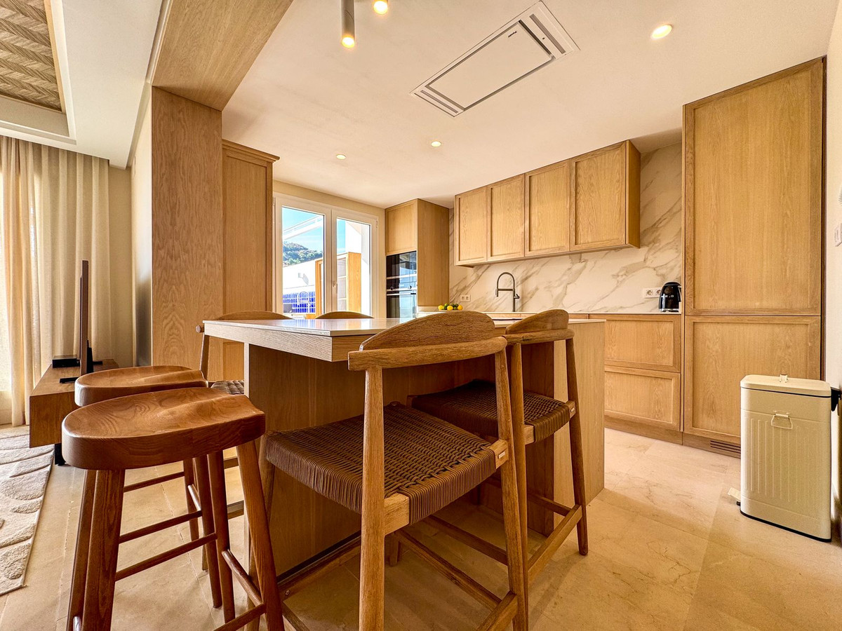 46160ce9d3f8f8a7ba3568667f72a12a - 16