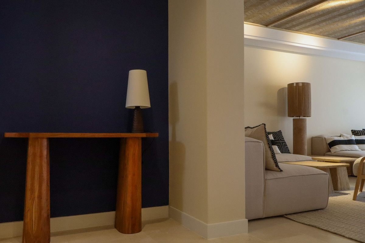 46160ce9d3f8f8a7ba3568667f72a12a - 23