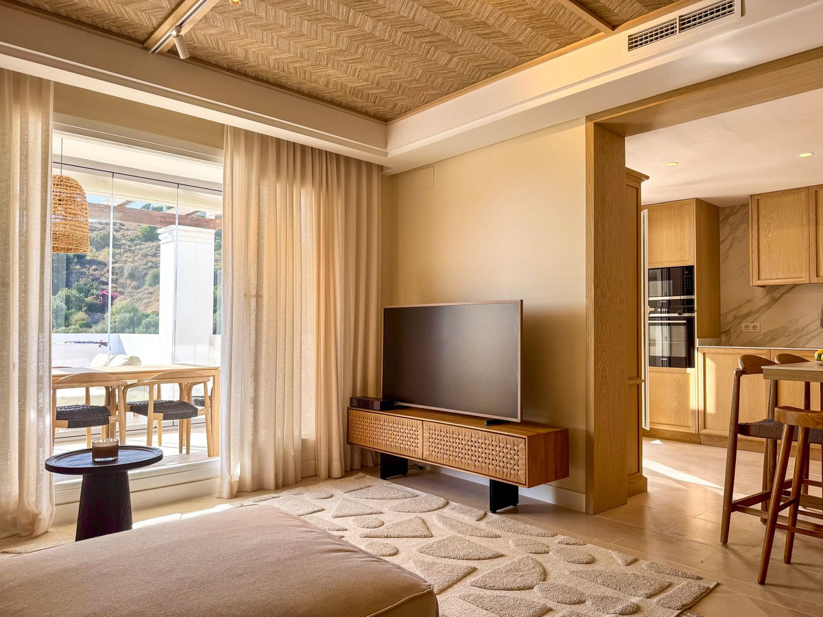 46160ce9d3f8f8a7ba3568667f72a12a - 31