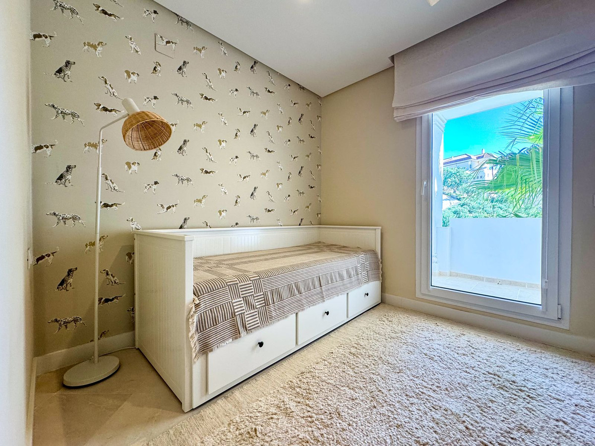 46160ce9d3f8f8a7ba3568667f72a12a - 42