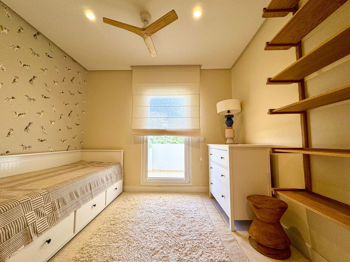 46160ce9d3f8f8a7ba3568667f72a12a - 44