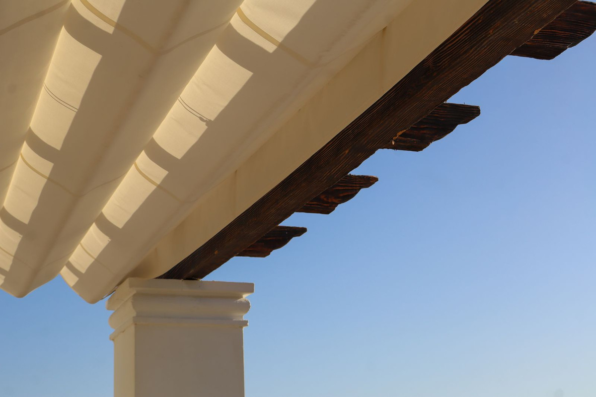 46160ce9d3f8f8a7ba3568667f72a12a - 48