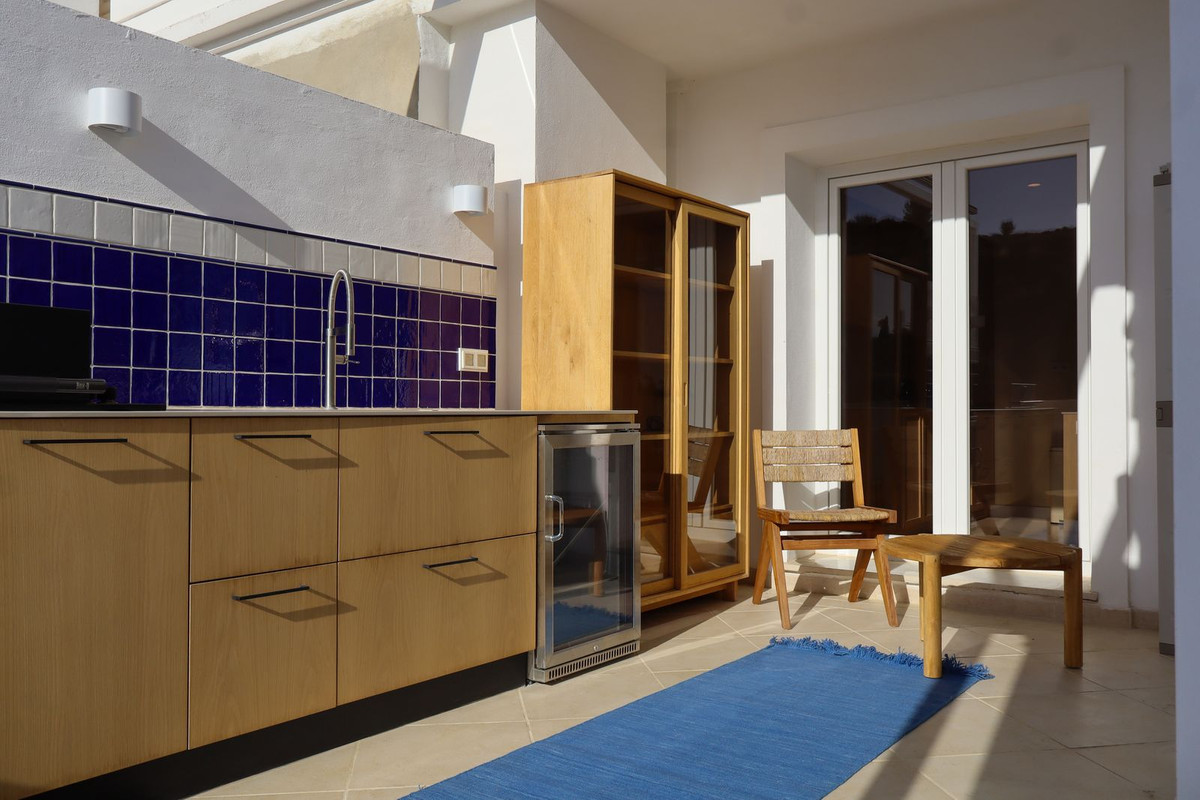 46160ce9d3f8f8a7ba3568667f72a12a - 51