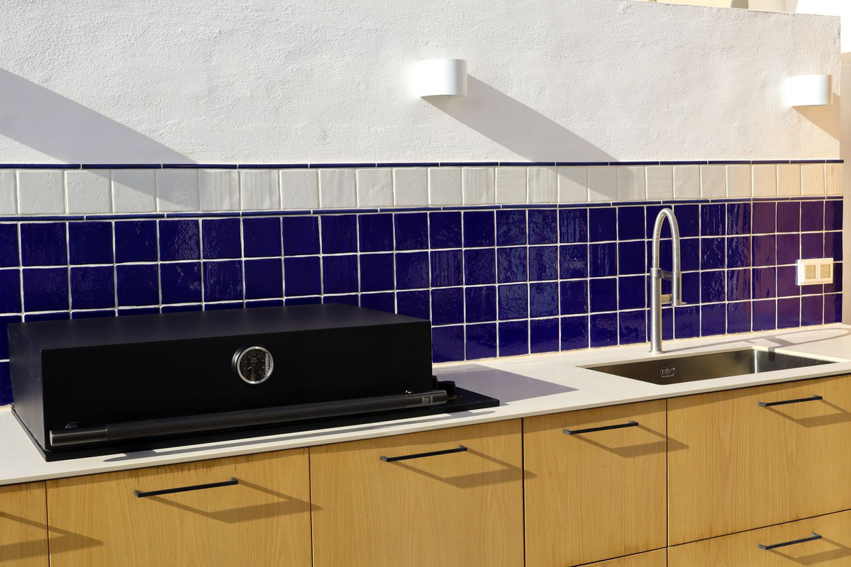 46160ce9d3f8f8a7ba3568667f72a12a - 54