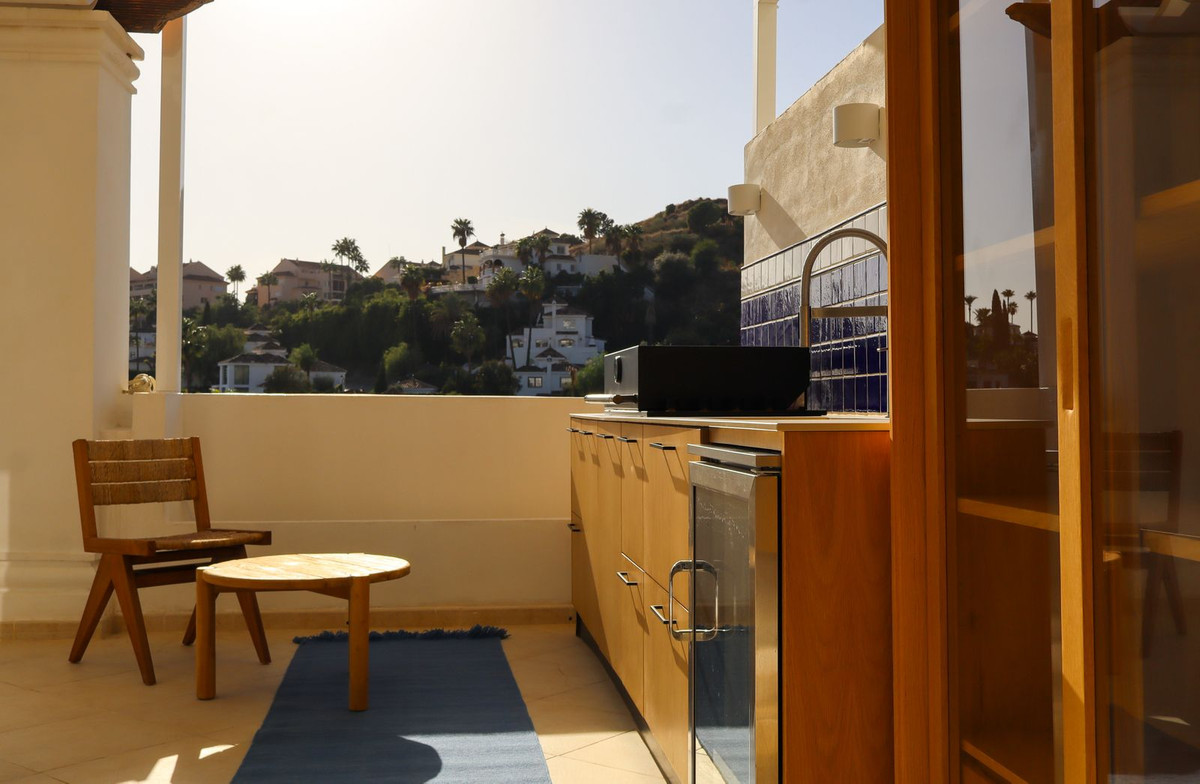 46160ce9d3f8f8a7ba3568667f72a12a - 56