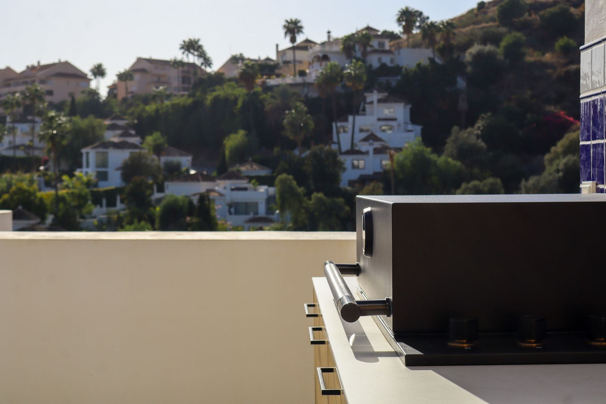 46160ce9d3f8f8a7ba3568667f72a12a - 61