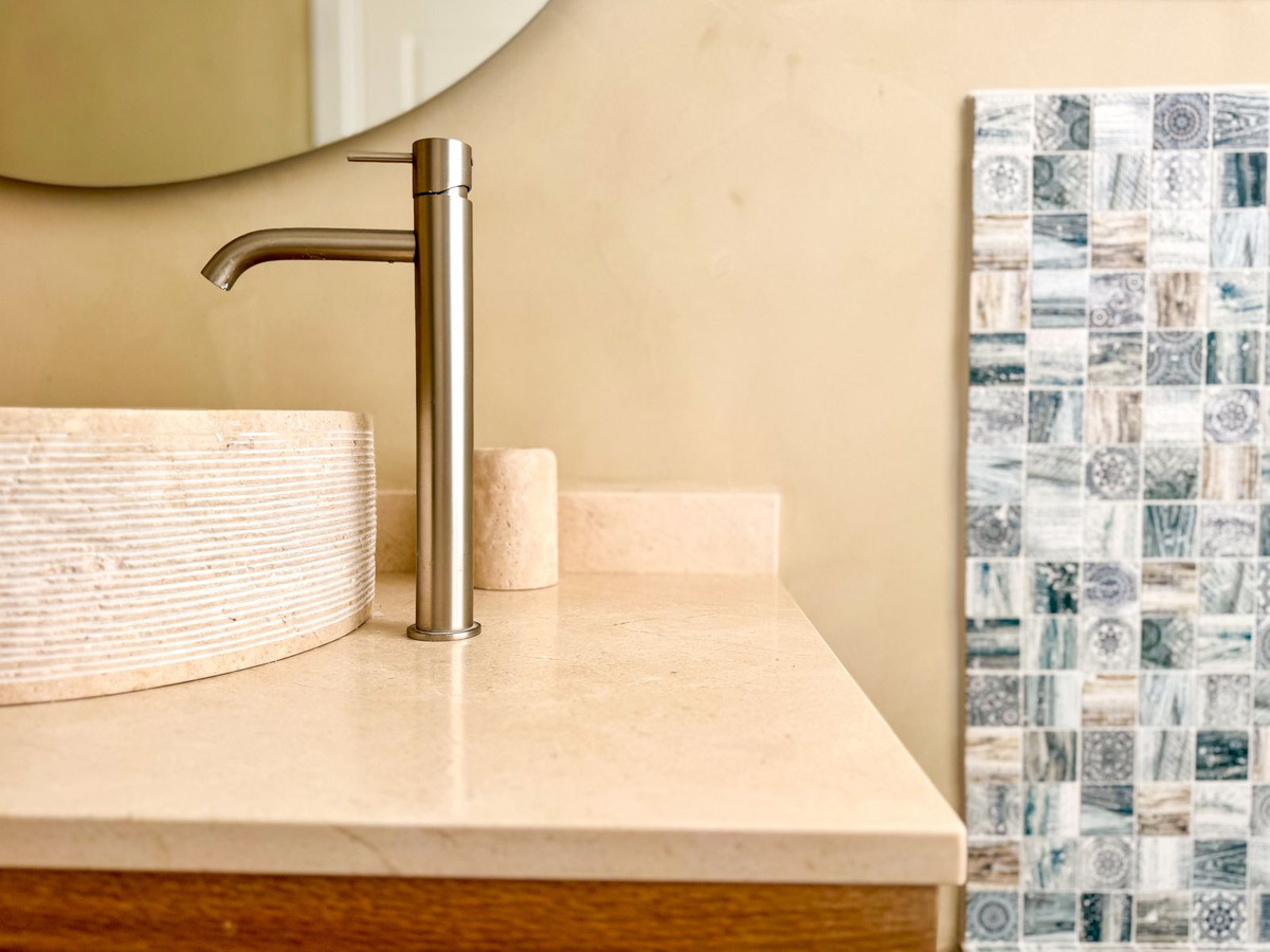 46160ce9d3f8f8a7ba3568667f72a12a - 70