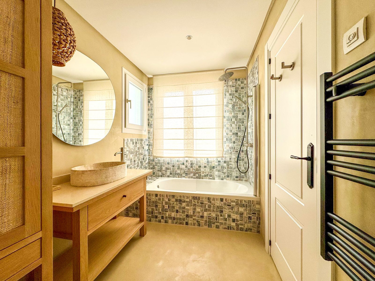 46160ce9d3f8f8a7ba3568667f72a12a - 71