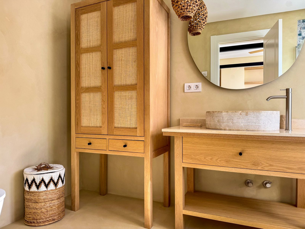 46160ce9d3f8f8a7ba3568667f72a12a - 72