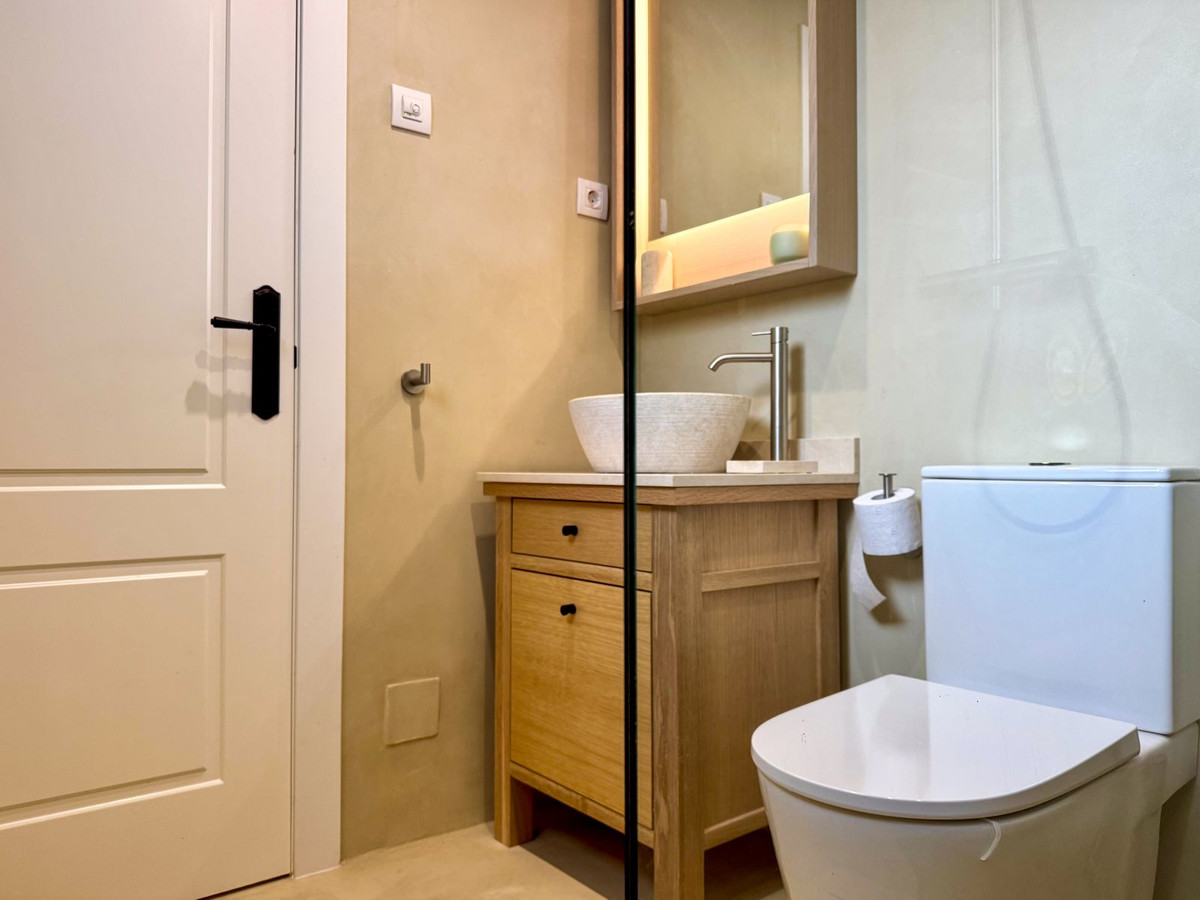 46160ce9d3f8f8a7ba3568667f72a12a - 73