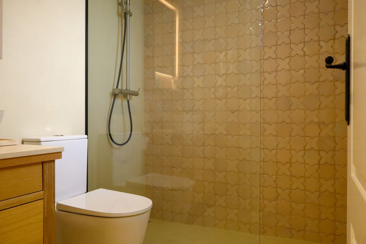 46160ce9d3f8f8a7ba3568667f72a12a - 74