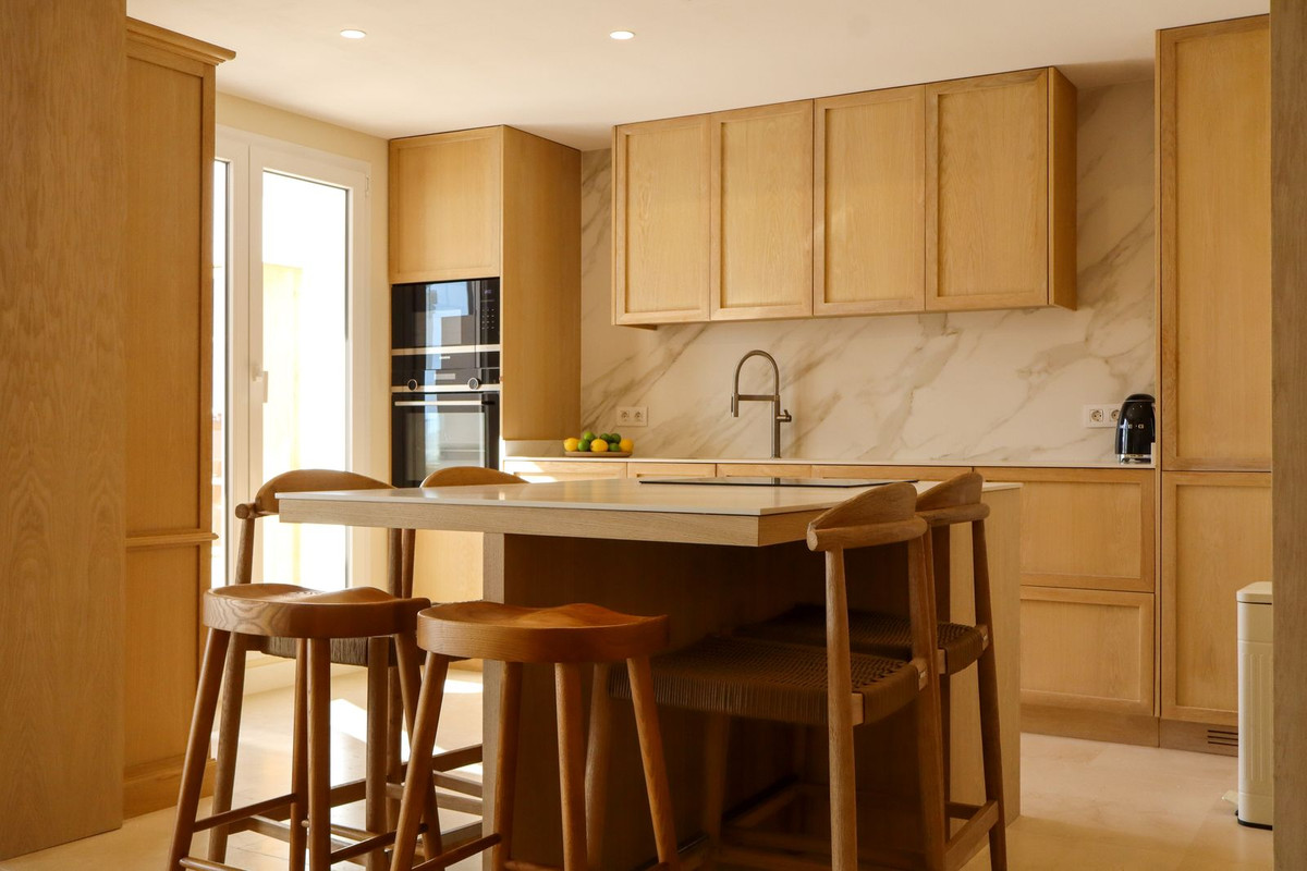 46160ce9d3f8f8a7ba3568667f72a12a - 8