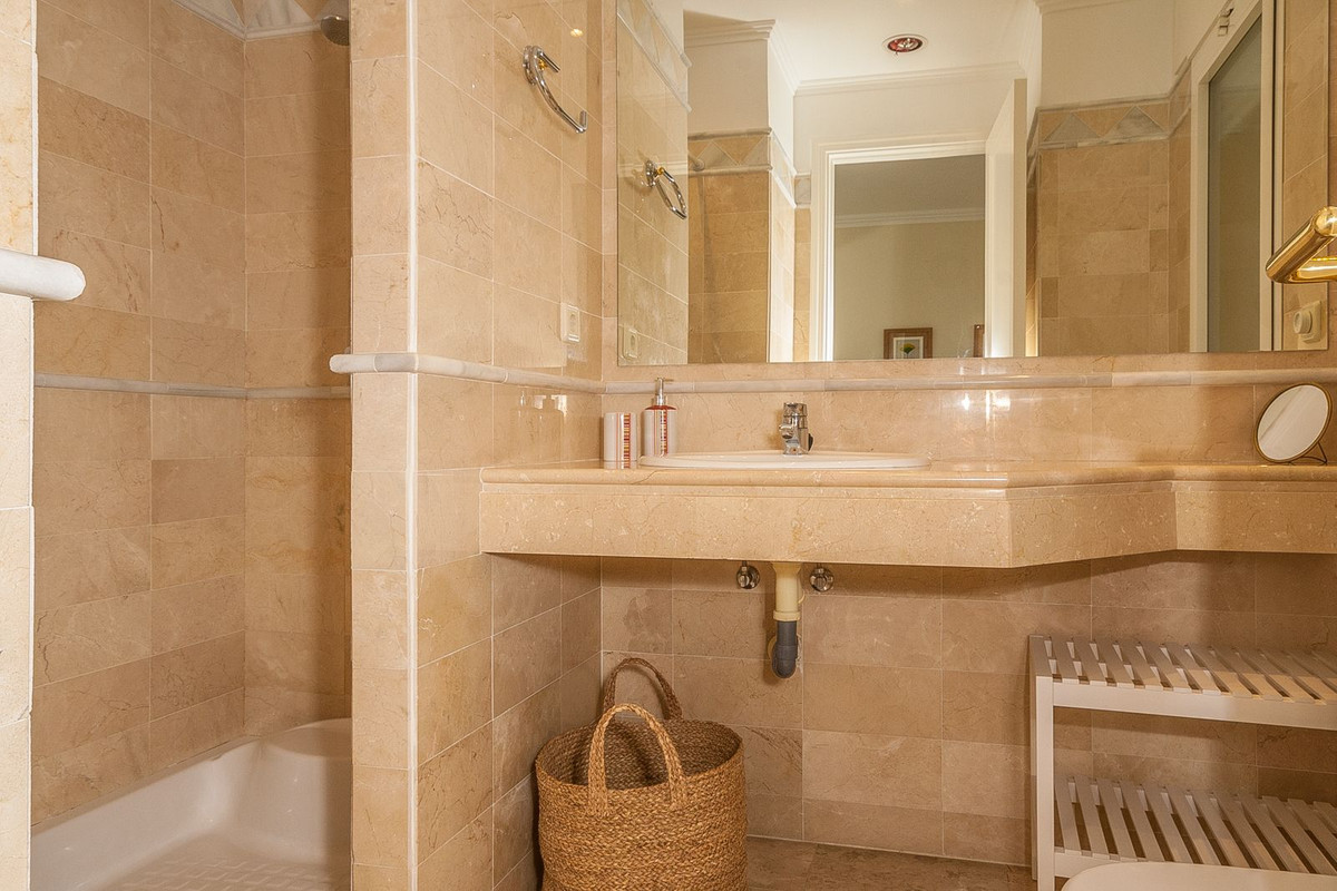 46b116d24b6043ec29c806af1bac41e5 - 9