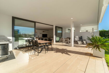 46b671b0594744153c9edc076e0566f7 - 15