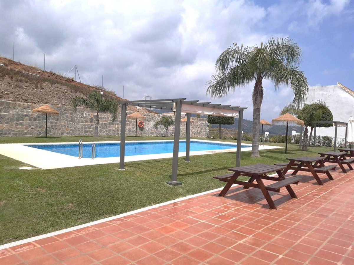 48511960199cccf3b02356fa35fe4d2e - 13