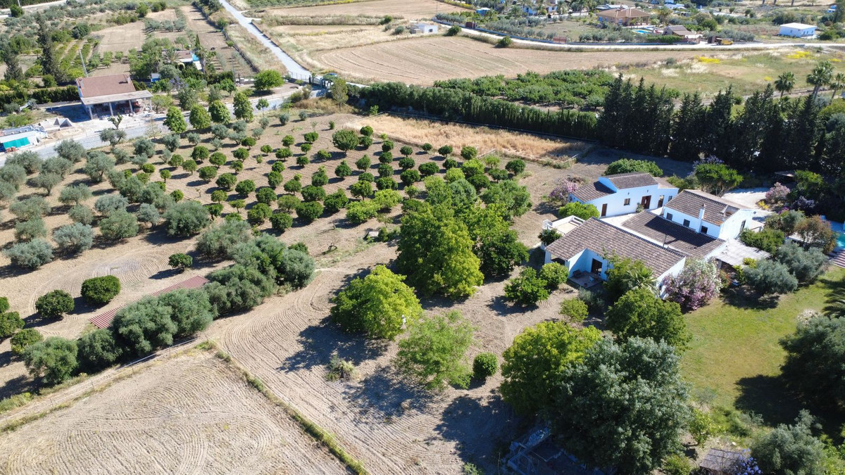 4b97ec14f108b96a97bd1e8d85876d65 - 17