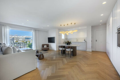 4c401e1f77bf3a79a1ea653ea8c3b82d - 1