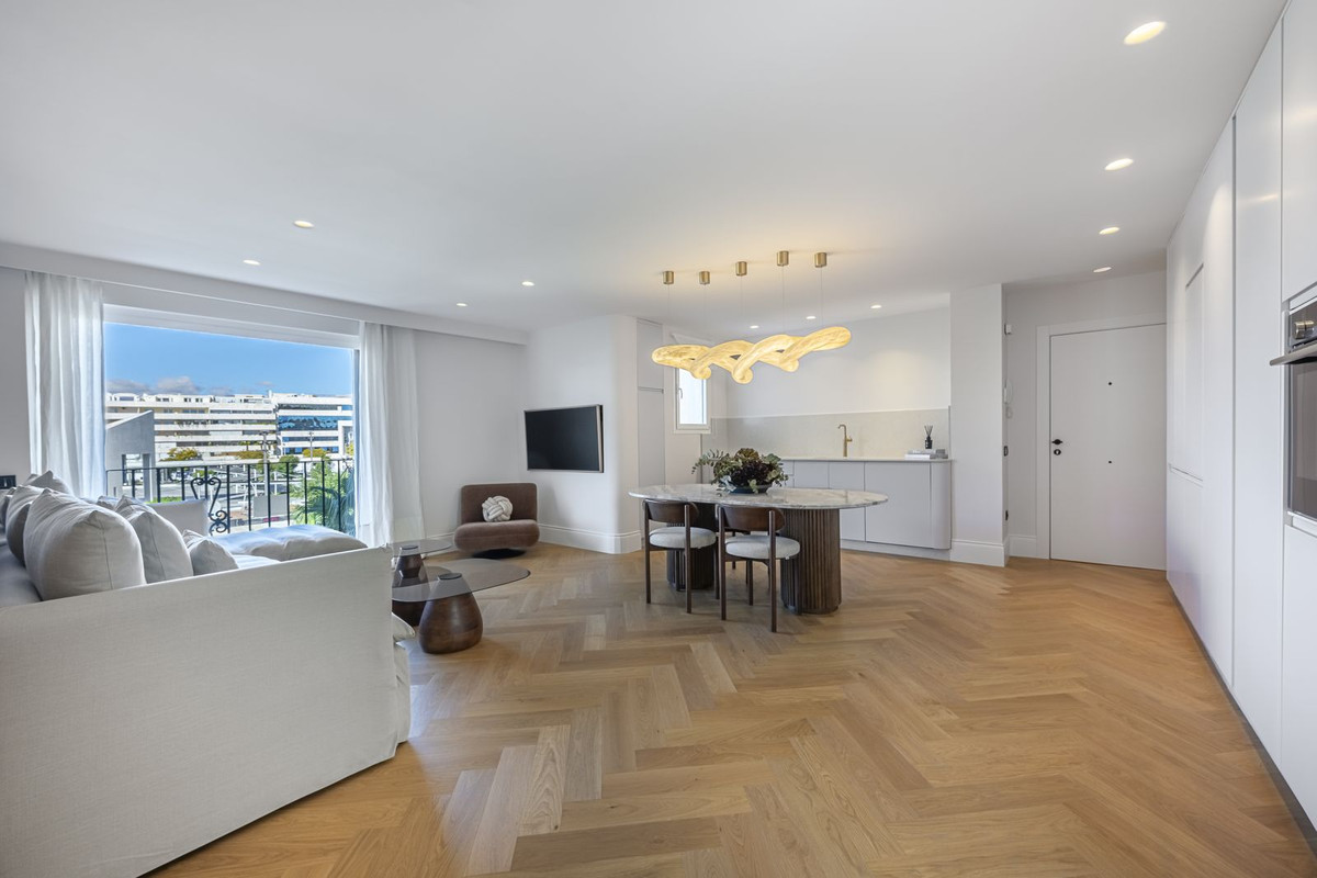 4c401e1f77bf3a79a1ea653ea8c3b82d - 1