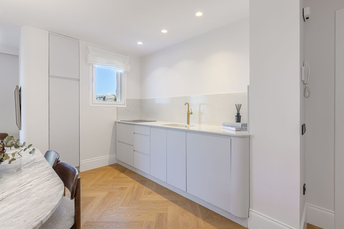 4c401e1f77bf3a79a1ea653ea8c3b82d - 17