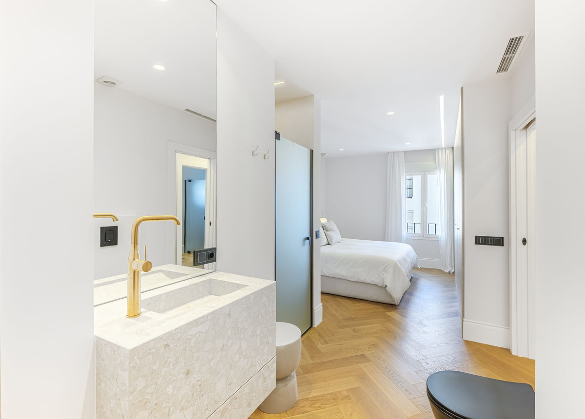 4c401e1f77bf3a79a1ea653ea8c3b82d - 2