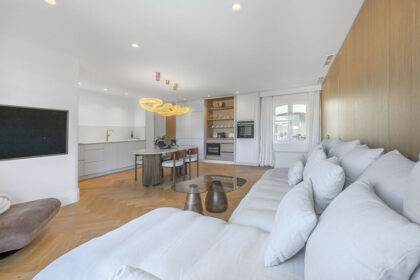 4c401e1f77bf3a79a1ea653ea8c3b82d - 21