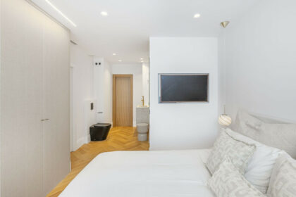 4c401e1f77bf3a79a1ea653ea8c3b82d - 23