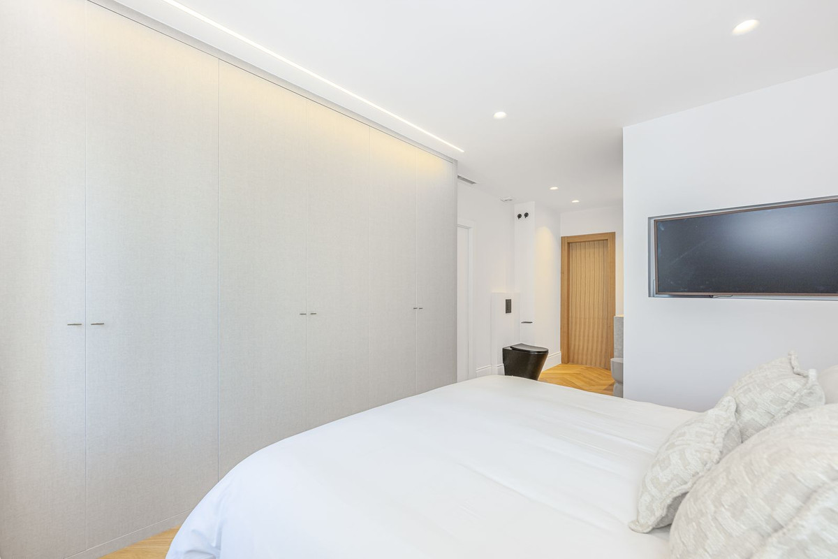 4c401e1f77bf3a79a1ea653ea8c3b82d - 27