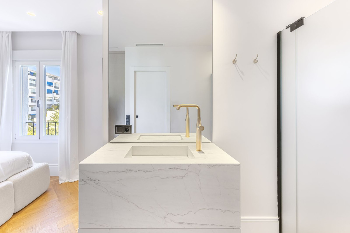 4c401e1f77bf3a79a1ea653ea8c3b82d - 32