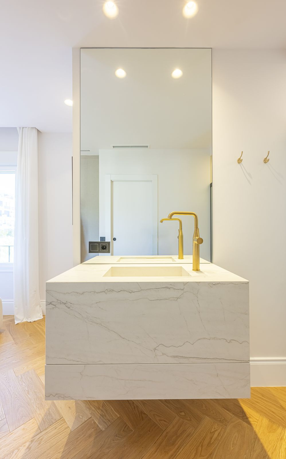 4c401e1f77bf3a79a1ea653ea8c3b82d - 34