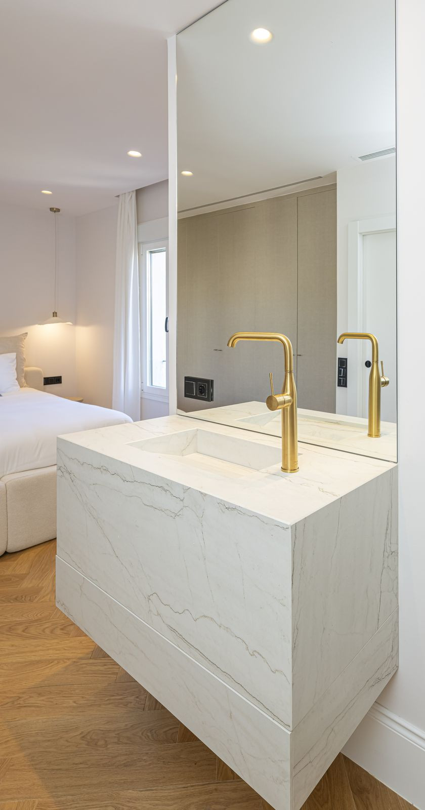 4c401e1f77bf3a79a1ea653ea8c3b82d - 35